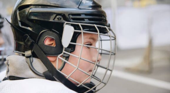 Jak zajistit, aby helma vašeho dítěte byla bezpečná