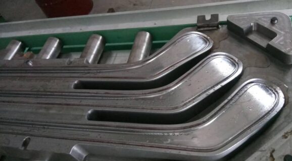 Jaká je roční spotřeba hokejek?