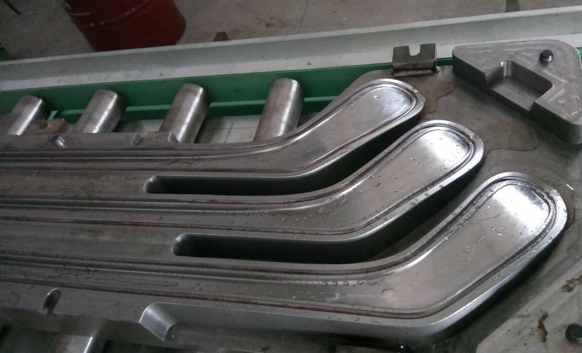 roční spotřeba hokejek