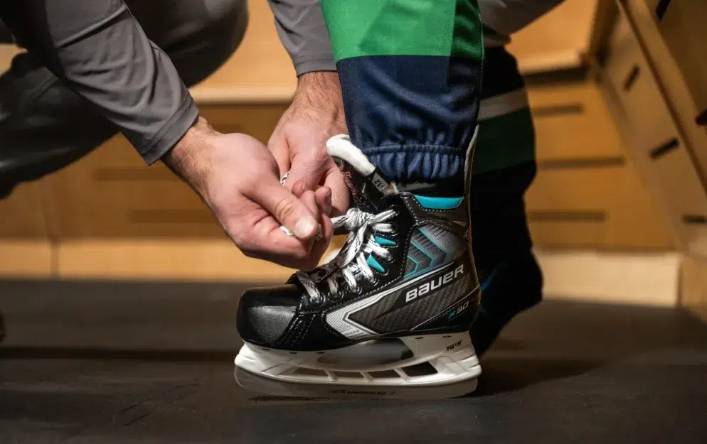 Brusle Bauer Supreme 2026 - pružiny, které vám špatný odraz neodpustí 19 Hokejove brusle Bauer Supreme F30 YTH